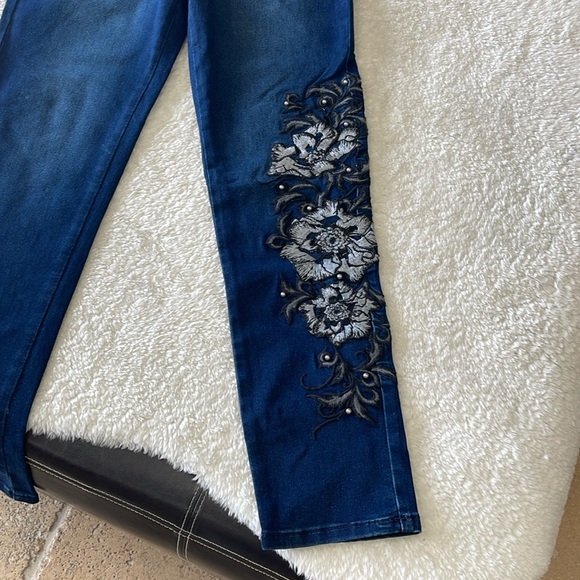 🔥HostPick🏆🔥 DG2 by Diane Gilman Virtual Stretch Skinny Jean - Picture 9 of 14